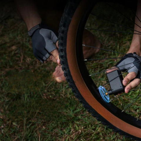 Przenośna elektryczna pompka rowerowa — mocna i kompaktowa 