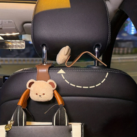 Háčik Medvedík na Auto – Praktické Uloženie 